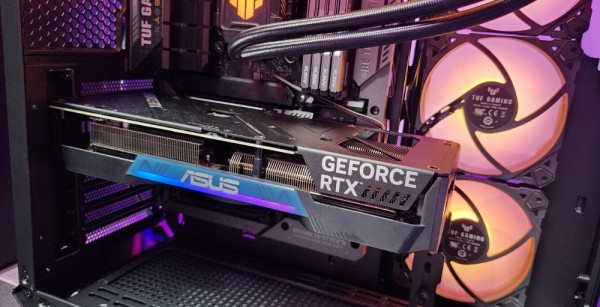 ASUS GeForce RTX 4070 Megalodon