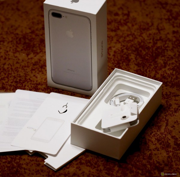 iPhone 7 Plus коробка и наушники